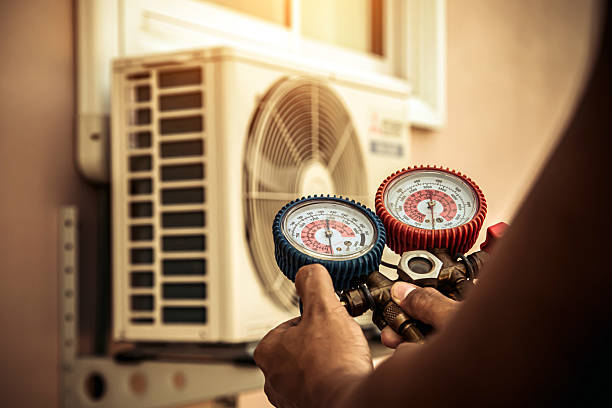 Professional Hvac technician working in Neosho, WI